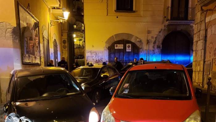 Scappa dalla fidanzata a Salerno, inseguito dai carabinieri fino al Centro storico: nei guai 17enne di Vietri sul Mare