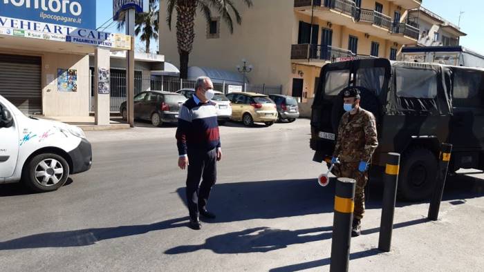 Esercito in strada nell’Agro, il sindaco di Sant’Egidio fa visita: “Presenza che dà garanzie a tutti”