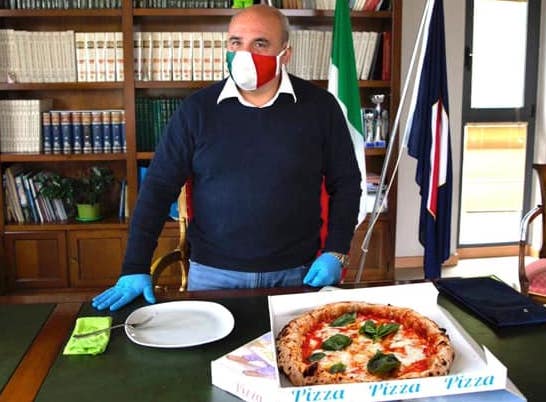 Il sindaco di Santa Marina ed ex consigliere regionale di centrodestra Fortunato sfida De Luca: “Dal 25 aprile pizze a domicilio”