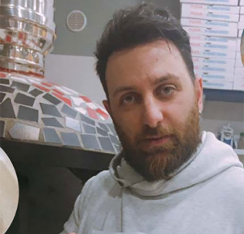 Solidarietà a Salerno nell’era del Covid 19,  titolare di pizzeria a Sordina sforna pane per regalarlo ai bisognosi