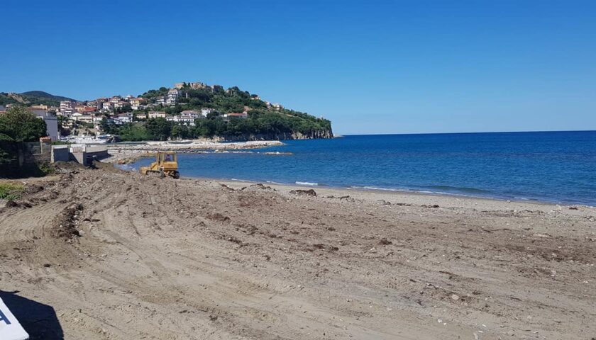 Agropoli. Prosegue la sistemazione delle spiagge in attesa della stagione estiva