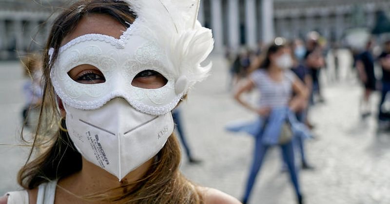 I lavoratori dello spettacolo in piazza a Napoli chiedono misure adeguate