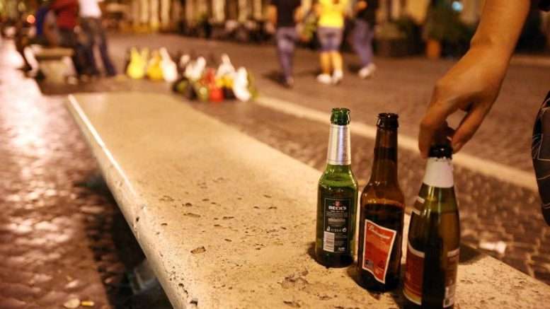 Movida a Eboli, il sindaco vieta la vendita da asporto: multe fino a 500 euro per i trasgressori