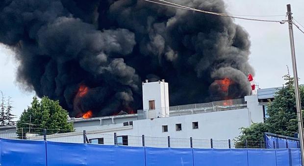 Esplode fabbrica a Ottaviano, feriti e un morto. Boato sentito fino a Salerno