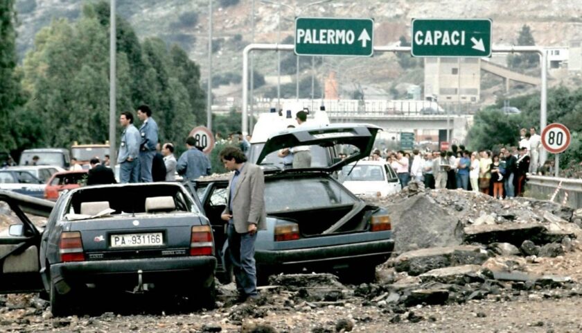 Accadde oggi: il 23 maggio del 1982 la strage di Capaci in un sabato ventoso di Palermo: morirono Falcone, la moglie e gli agenti della scorta