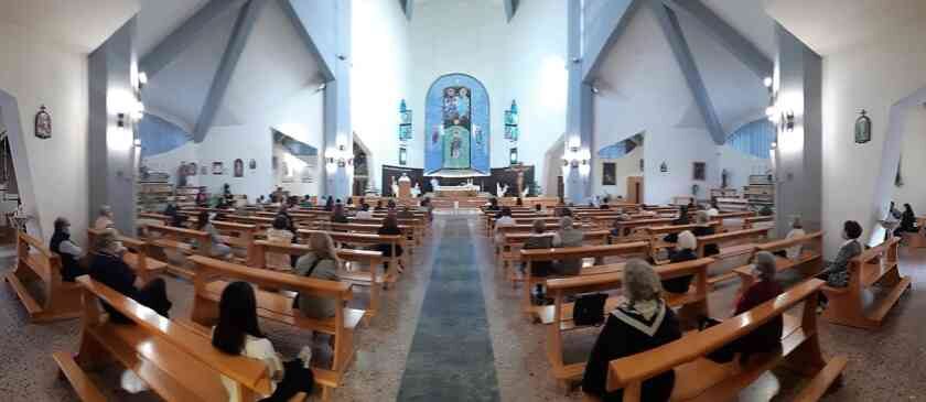 Riaperta la chiesa di San Demetrio a Salerno, il parroco: “Nessun assembramento la santa Messa non è la Movida”