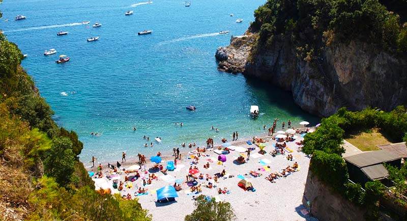 Costa Amalfitana, restano ancora chiuse le spiagge di Erchie e Maiori