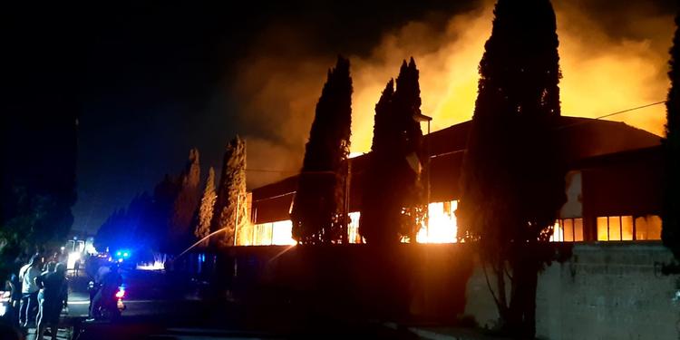 Incendio a Scafati dell’industria conserviera, gli inquirenti ipotizzano l’esclusione della fatalità