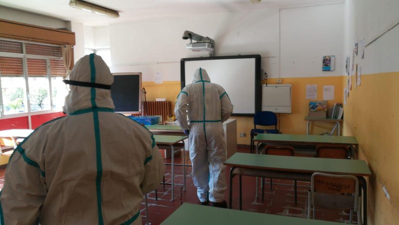 Il ritorno a scuola a settembre con mascherine e termoscanner