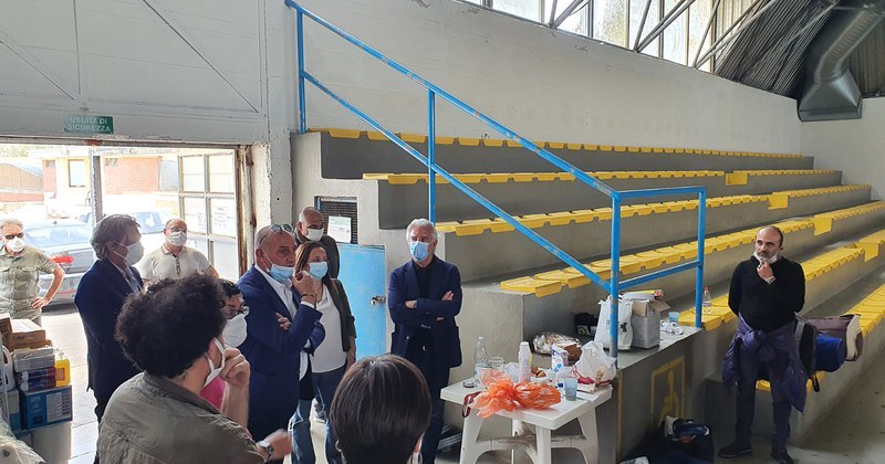 Il sindaco Napoli e l’assessore Savastano al Palatulimieri per incontrare i clochard