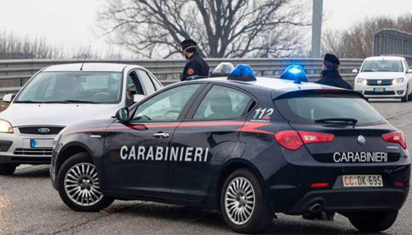 Trovato con un’ascia in auto, un 30enne salernitano denunciato a Senerchia