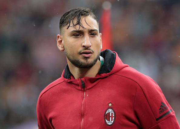 Il portiere del Milan Gigi Donnarumma mette all’asta la sua maglia per aiutare il DEA Nocera-Pagani-Scafati nella lotta al Covid