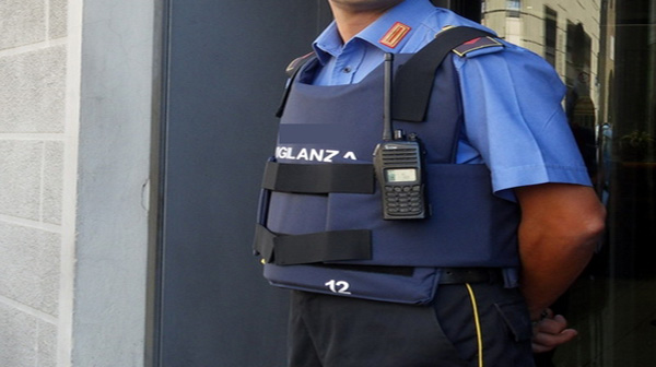 Guardia giurata sventa furto nella notte in via Gelsi Rossi a Salerno
