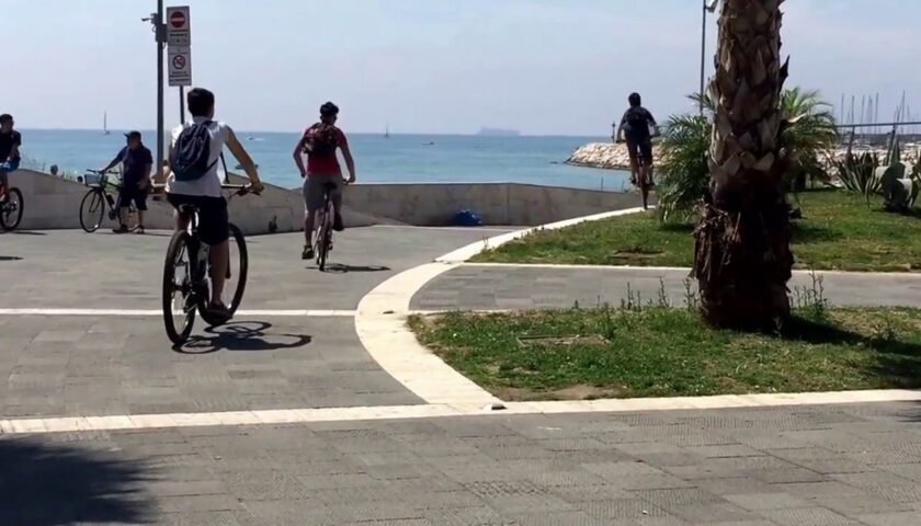 A Salerno più biciclette in strada per evitare contatti e assembramenti