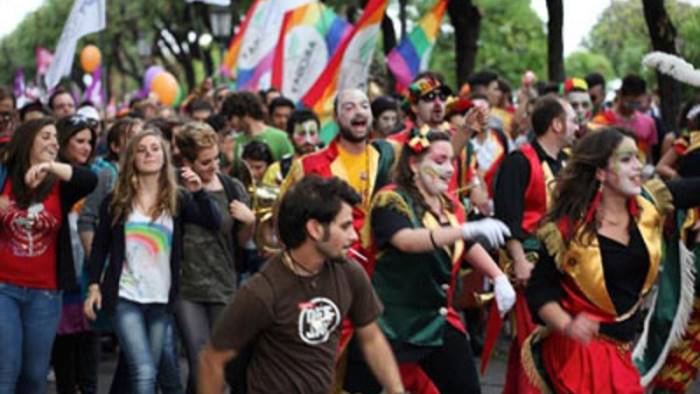 Oggi giornata contro l’omofobia, l’Arcigay di Salerno: “Non siete mai soli”