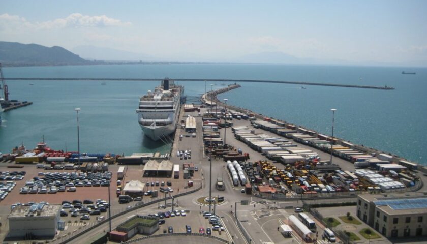 Porto di Salerno, sequestrate 50 tonnellate di pellett con marchio contraffatto