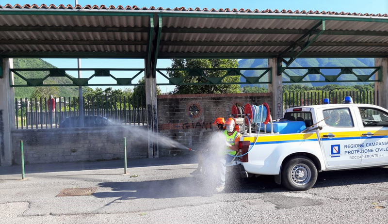 Roccapiemonte, sanificazione dell’area mercatale e disinfezione generale del campetto “Campanile”