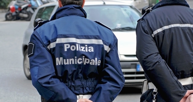 Sosta selvaggia a Salerno, 4500 multe in 3 mesi