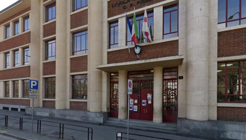 Bimbo morto nelle scale della scuola a Milano, la procura: “Maestre colpevoli”, c’è anche una salernitana
