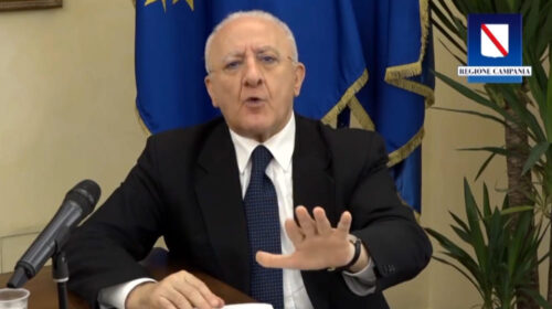 Riorganizzazione dei gruppi parlamentari Pd, De Luca: “Schlein? In questa stanza sono vietate cattive parole”