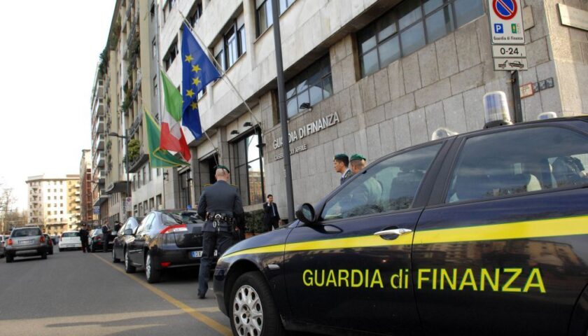 Le mani della mafia sulle sale scommesse salernitane, blitz con arresti e sequestri