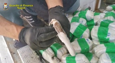 Porto di Salerno crocevia della droga, maxi blitz con sequestro di 40 milioni di stupefacente