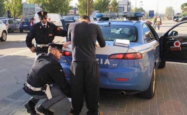 Salerno, seduto sulla panchina del parco….ma era agli arresti domiciliari