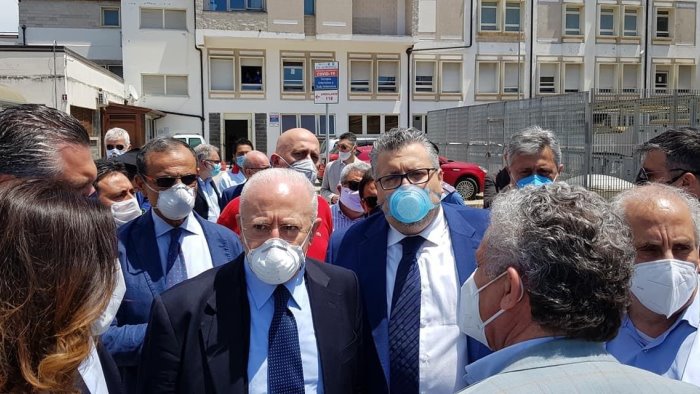 De Luca fa tappa nell’ospedale di Agropoli: “Non solo plesso per il Covid, sarà attivo h24”