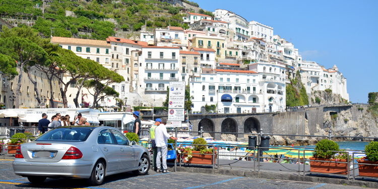 Malore in strada mentre lavora, muore un 39enne operatore ecologico ad Amalfi