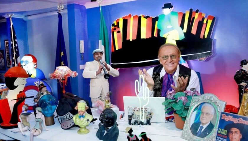 “Chillu llà…”, Renzo Arbore omaggia De Luca nella trasmissione su RaiDue