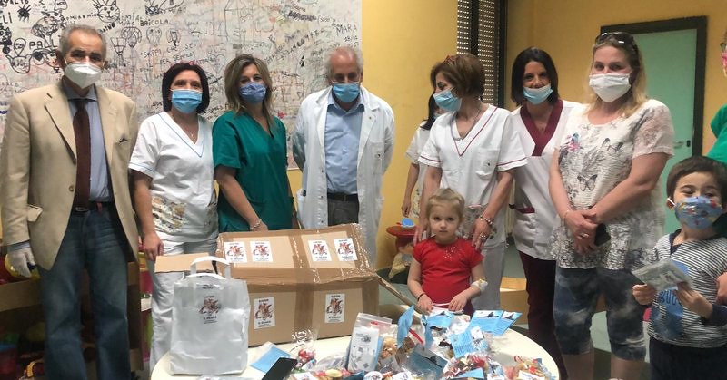 Tablet e smartphone regalati ai bambini della Pediatria dell’ospedale di Vallo dal capitano Carabinieri Malgieri