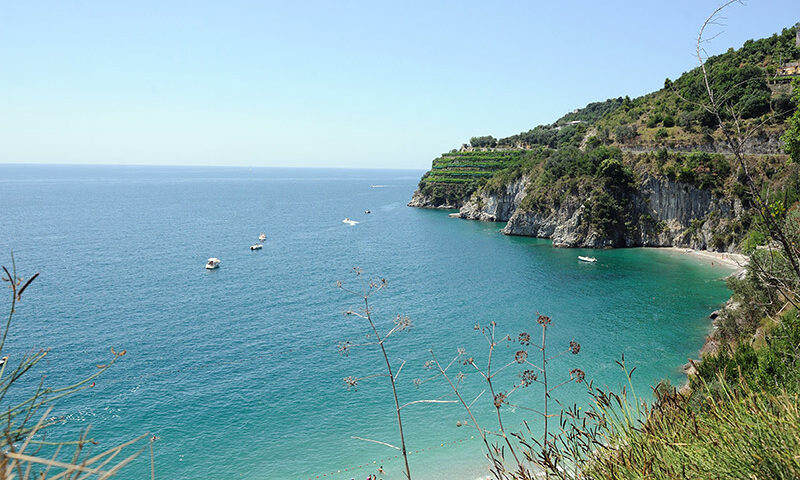 Cetara/Maiori: bagnanti sulla spiaggia interdetta, blitz dei carabinieri e sgombero