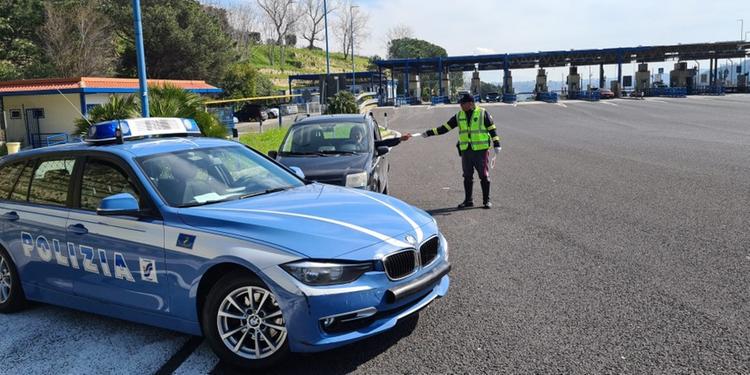 Salernitano in auto senza cintura a Parma, fermato per un controllo e muore