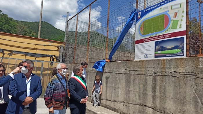 A Giffoni Valle Piana ieri posa della prima pietra per lo stadio Troisi, il sindaco: “Saremo fiore all’occhiello della provincia”