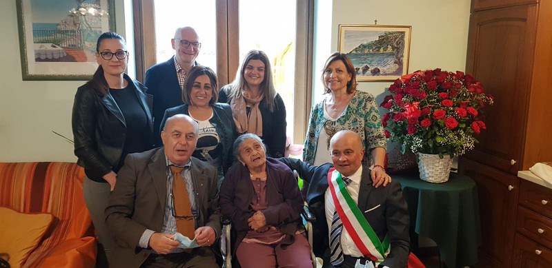 Tramonti in festa per i 100 anni di Maddalena Giordano