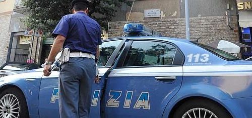 Picchia la compagna e aggredisce i poliziotti, arrestato a Ogliara un 27enne salernitano