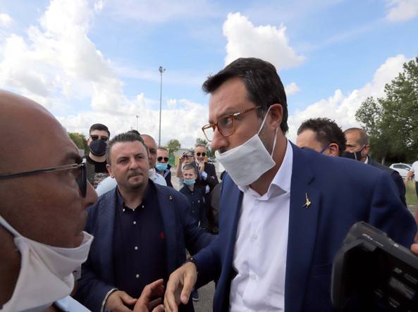 Salvini a Napoli, aria di contestazione: “I meridionali e i napoletani che lo votano sono lo” scuorno” della nostra terra”