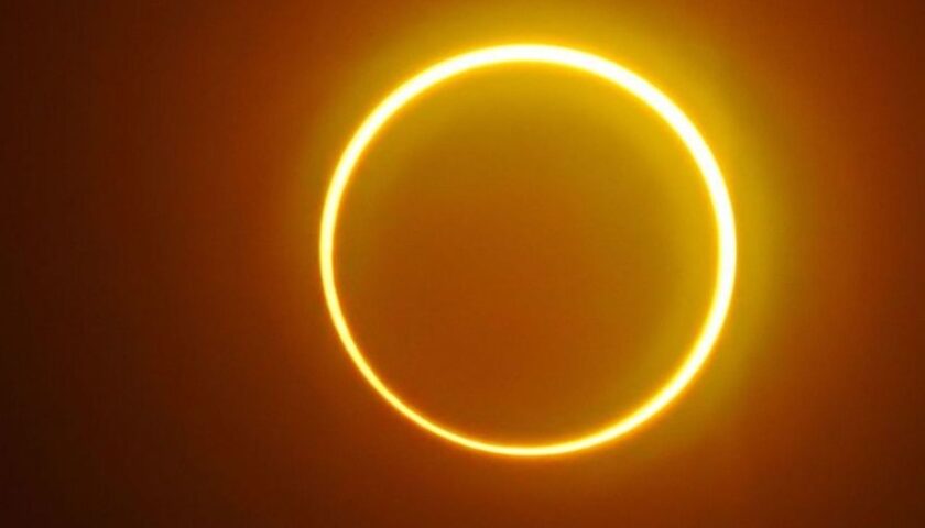 Tra pochi minuti sarà possibile vedere una eclissi di Sole parziale