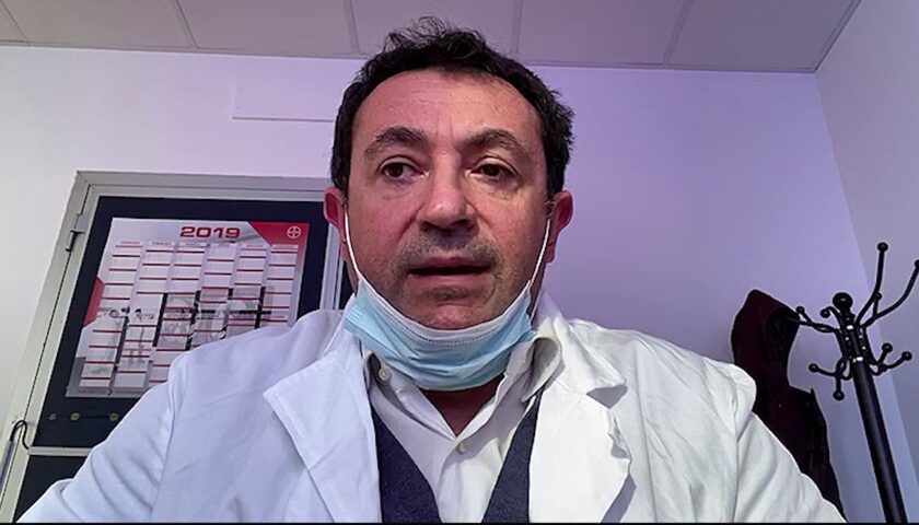 Palpeggiamento al Ruggi, il medico: “Qualcuno ce l’ha con me”