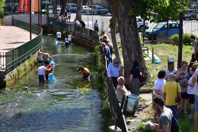 Un quintale di rifiuti raccolto nel Rio Palazzo a Sarno