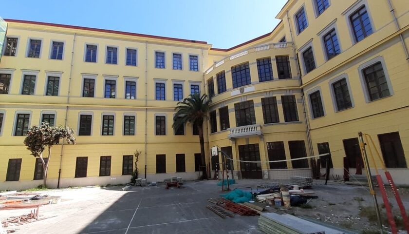 Liceo Tasso di Salerno, a buon punto il rifacimento della facciata interna