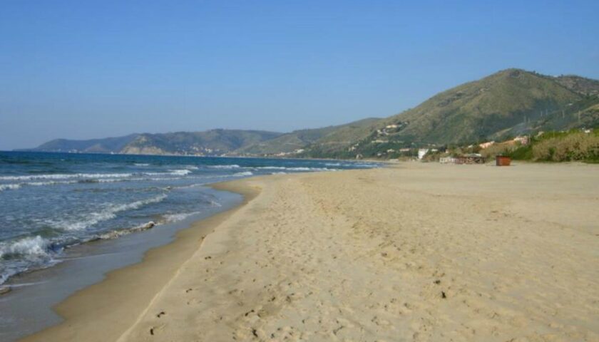 Spiagge a Salerno, Cammarota: “Bando per secchiello e palette”