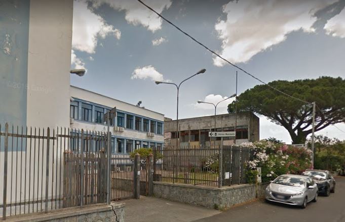 Spazi inadeguati e rischio Covid alla sede della Polizia municipale di Salerno