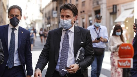 In arrivo il vaccino anti covid, Conte: “Possibili prime dosi in Italia a dicembre”