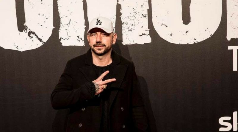 Il rapper dei 5 Stelle incide una canzone contro De Luca