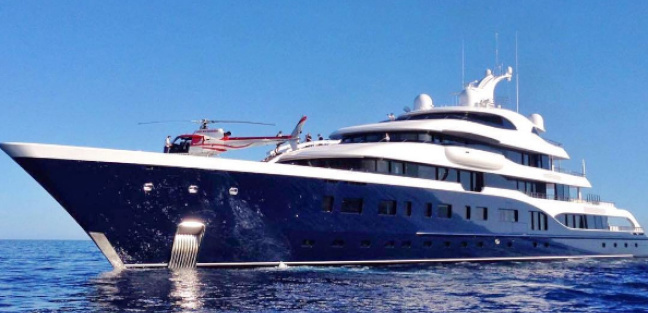 Mega Yacht di 101 metri del proprietario di Louis Vitton nelle acque del Cilento