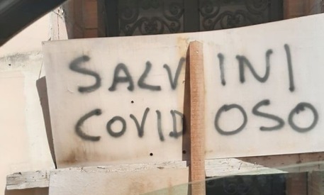 Scritte contro Salvini a Santa Maria Capua Vetere, la Lega presenta denuncia