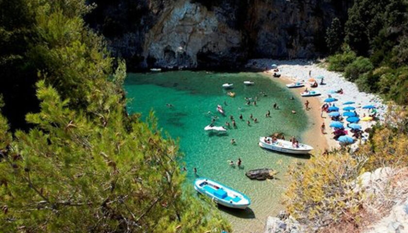 Palinuro, la baia del Buondormire resta chiusa: il caso finisce in Procura