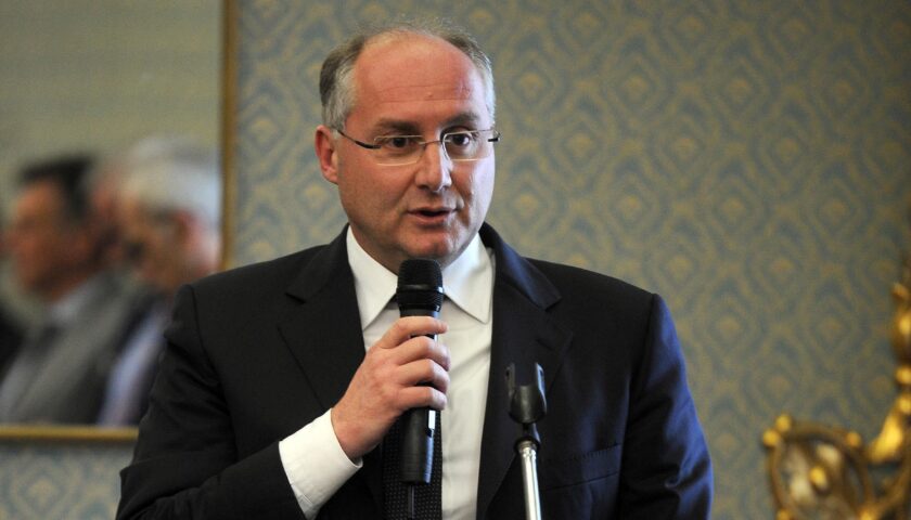 Strianese, presidente della Provincia di Salerno: “La guerriglia scatenata a Napoli non è da persone oneste o padri di famiglia”