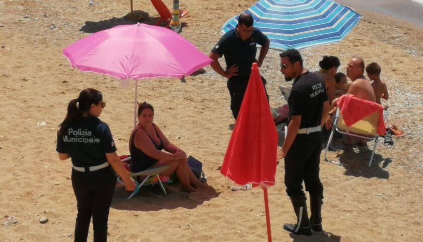 Castellabate Sicura, polizia municipale e volontari in azione lungo il litorale